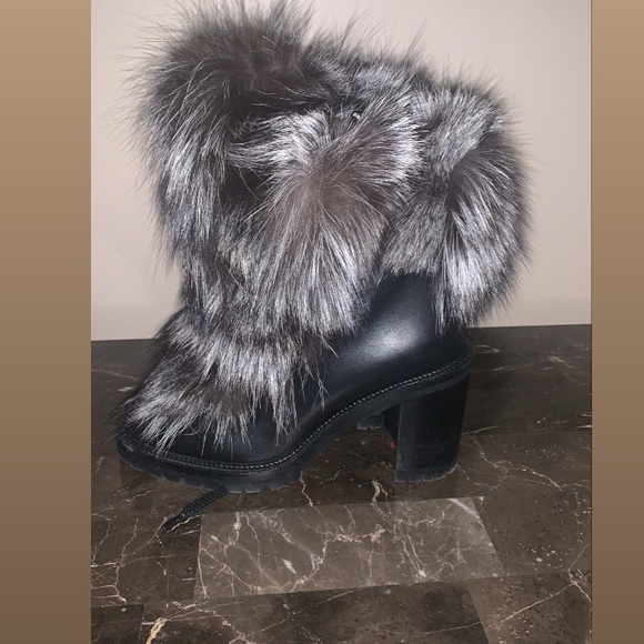 Christian louboutin boots with real fur size 8 n a half lightly worn no damage - Picture 3 of 6